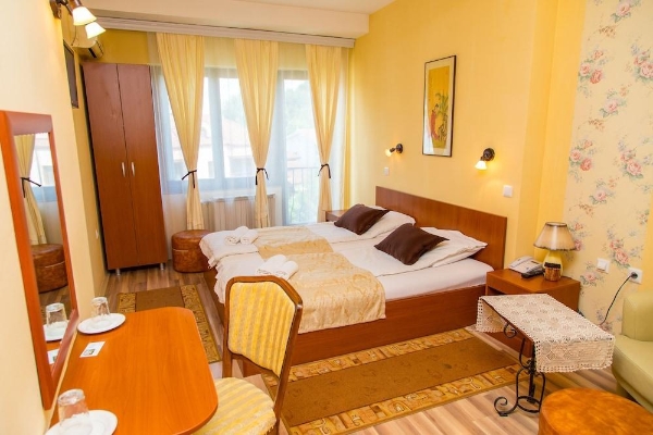 Hotel Pine (Skopje)